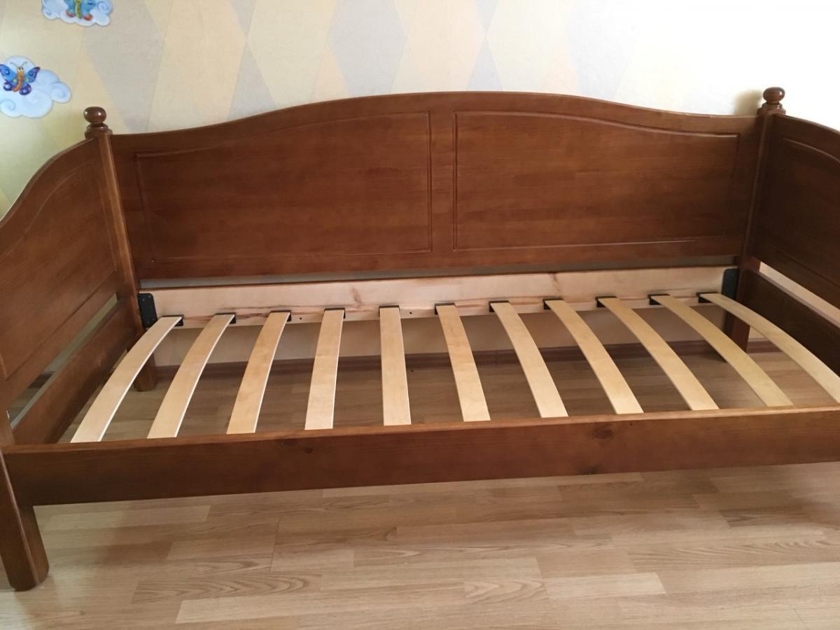 Кровать Норман с тремя спинками